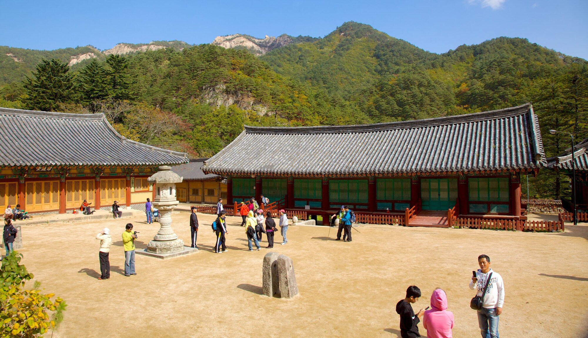 Sinheungsa Temple showing a temple or place of worship, religious elements and heritage architecture